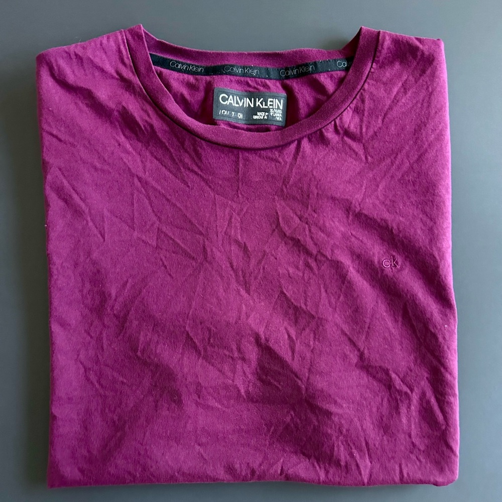 $8 Men’s T-Shirt! Calvin Klein! Size XL
